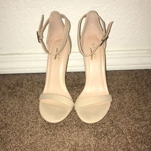 Never worn nude tan heels